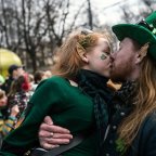Можем ли мы влюбиться с первого взгляда? (Участники парада в честь празднования Дня святого Патрика в парке Сокольники в Москве | © РИА Новост…) Участники парада в ч…